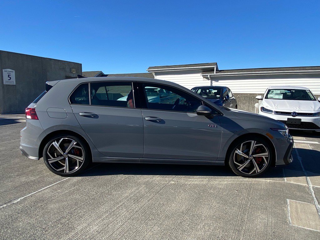 New 2026 Volkswagen GTI SE image 2