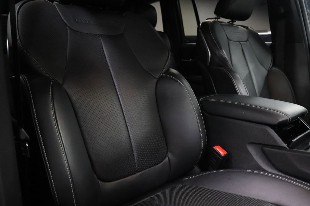 Used 2024 Jeep Grand Cherokee Overland w/ Advanced Protech Group III image 29