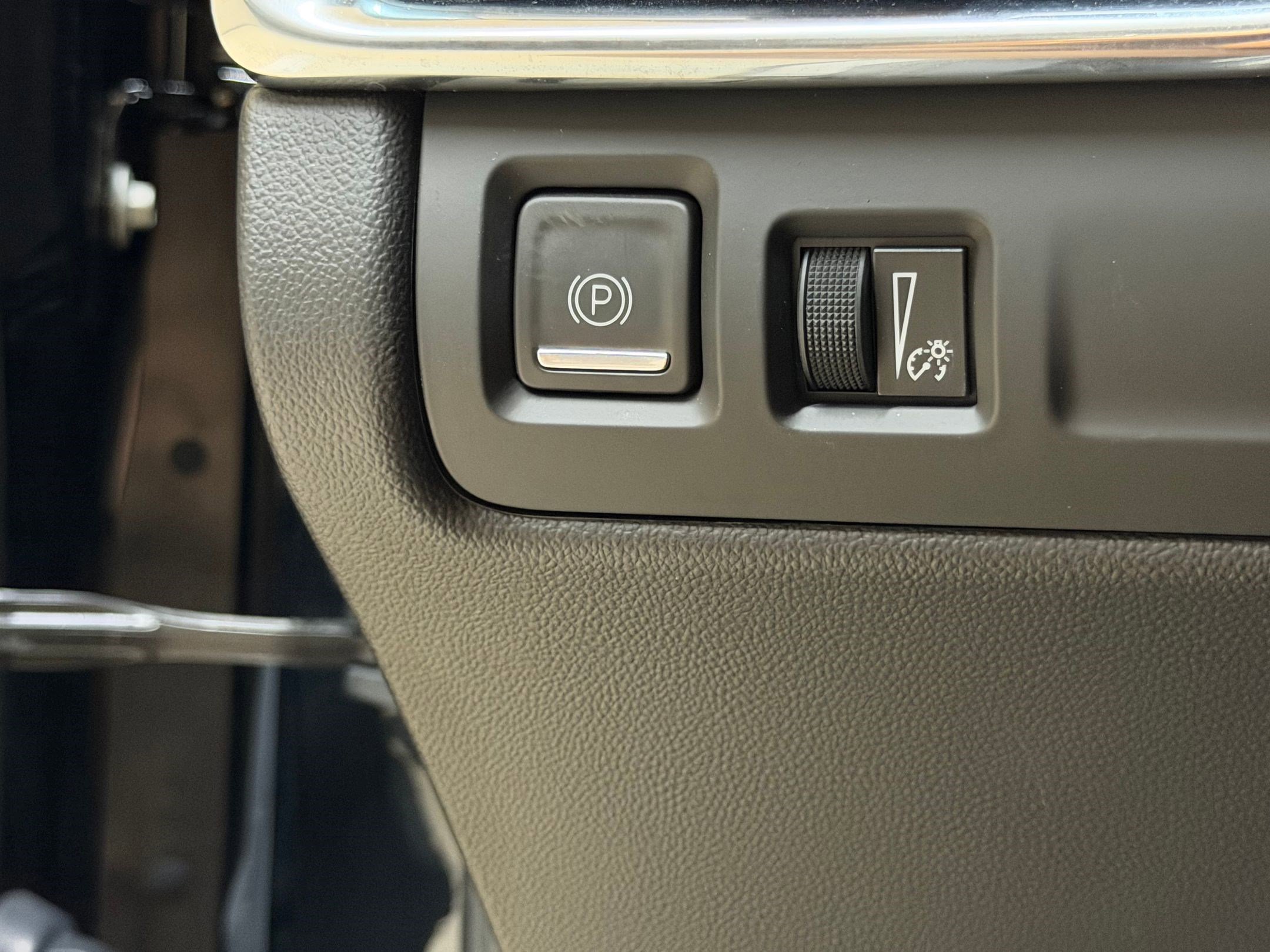 Certified 2023 Cadillac XT4 Premium Luxury w/ Driver Assist Package FWD image 17