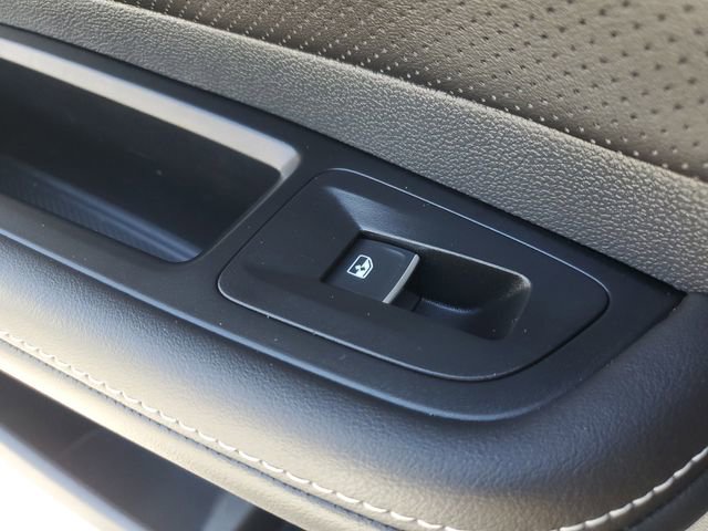 Certified 2025 Volkswagen Atlas Cross Sport SE image 14