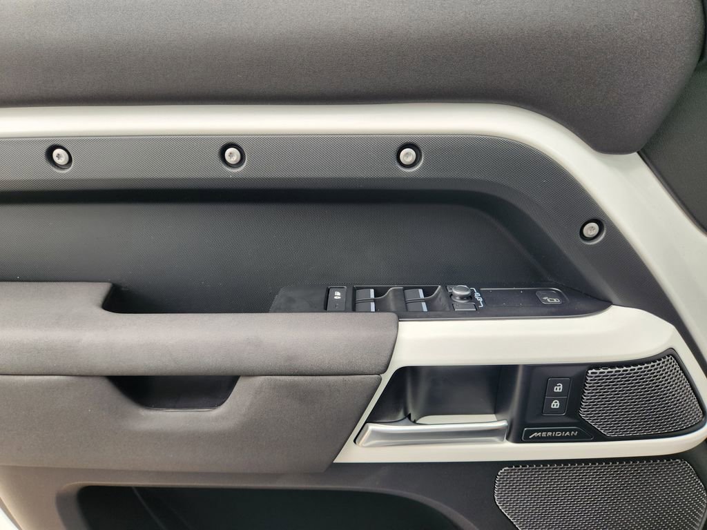 Used 2023 Land Rover Defender 110 S image 26