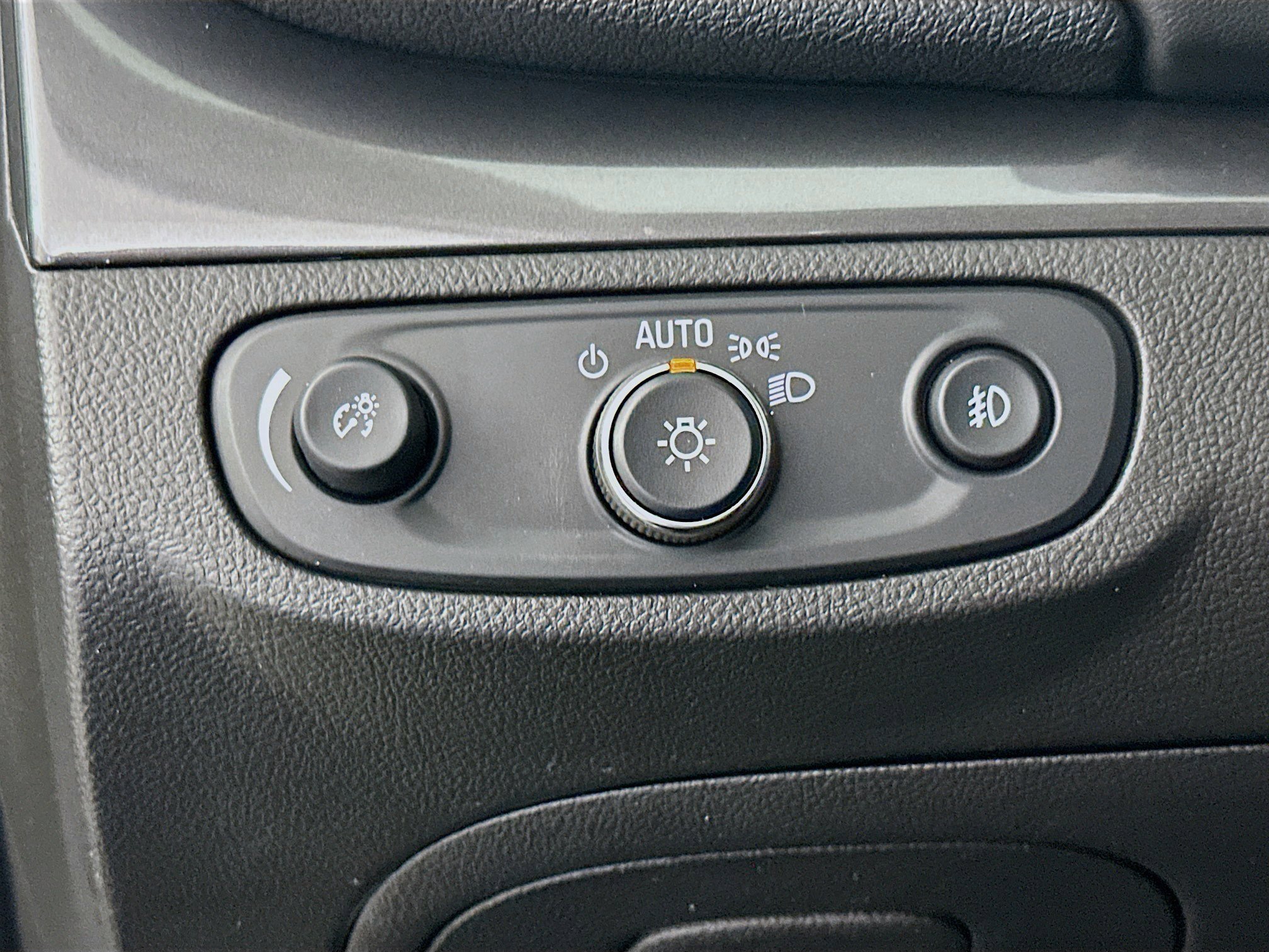 Used 2018 Buick Encore Essence image 16