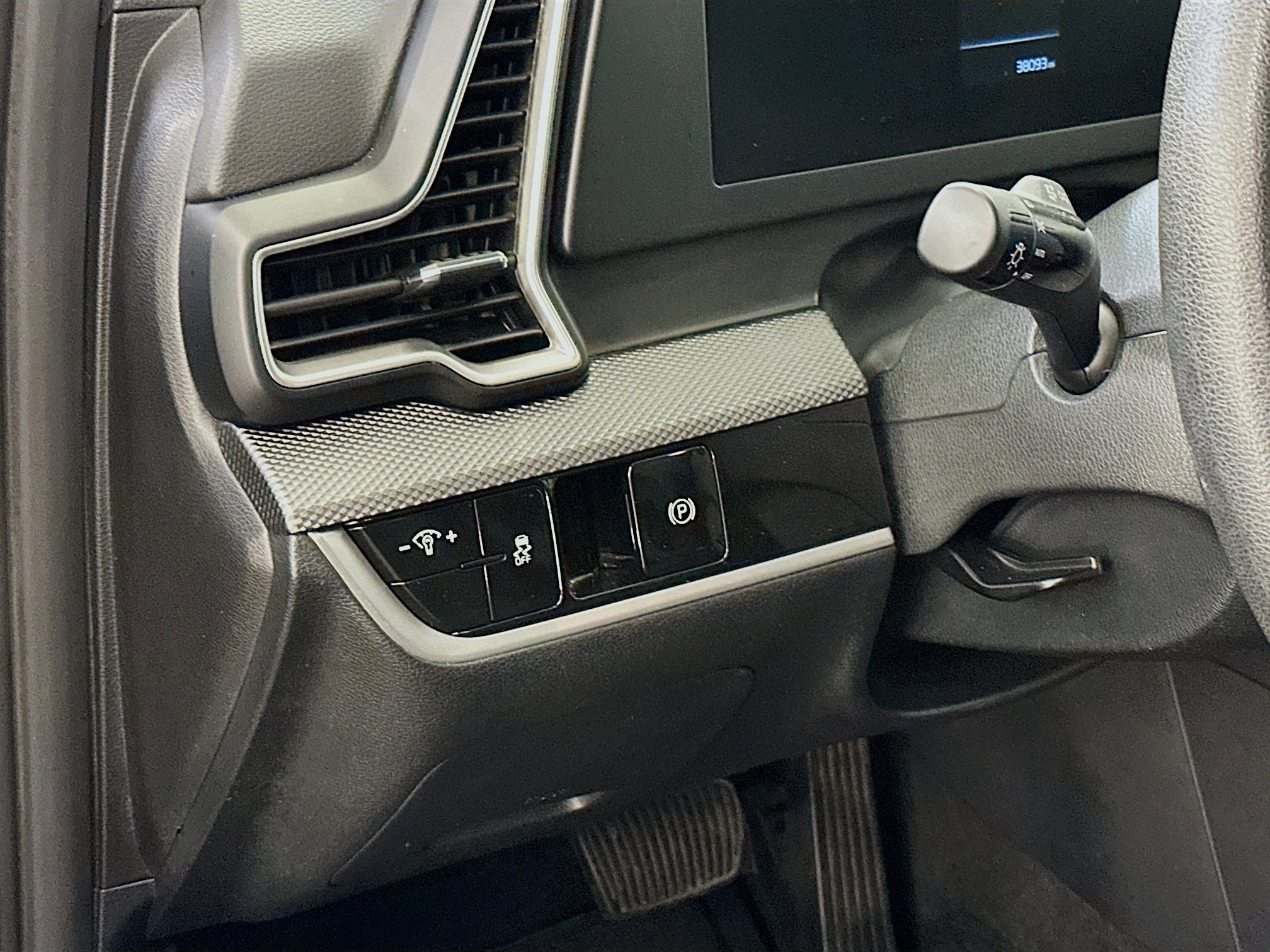 Used 2024 Kia Sportage LX image 17