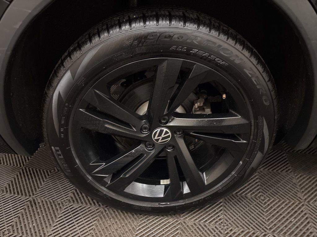 Used 2024 Volkswagen Tiguan SE R-Line image 27