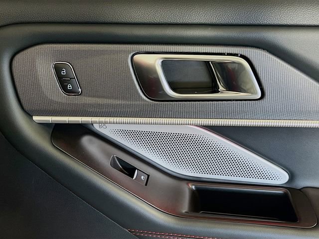 Used 2025 Ford Explorer ST image 31