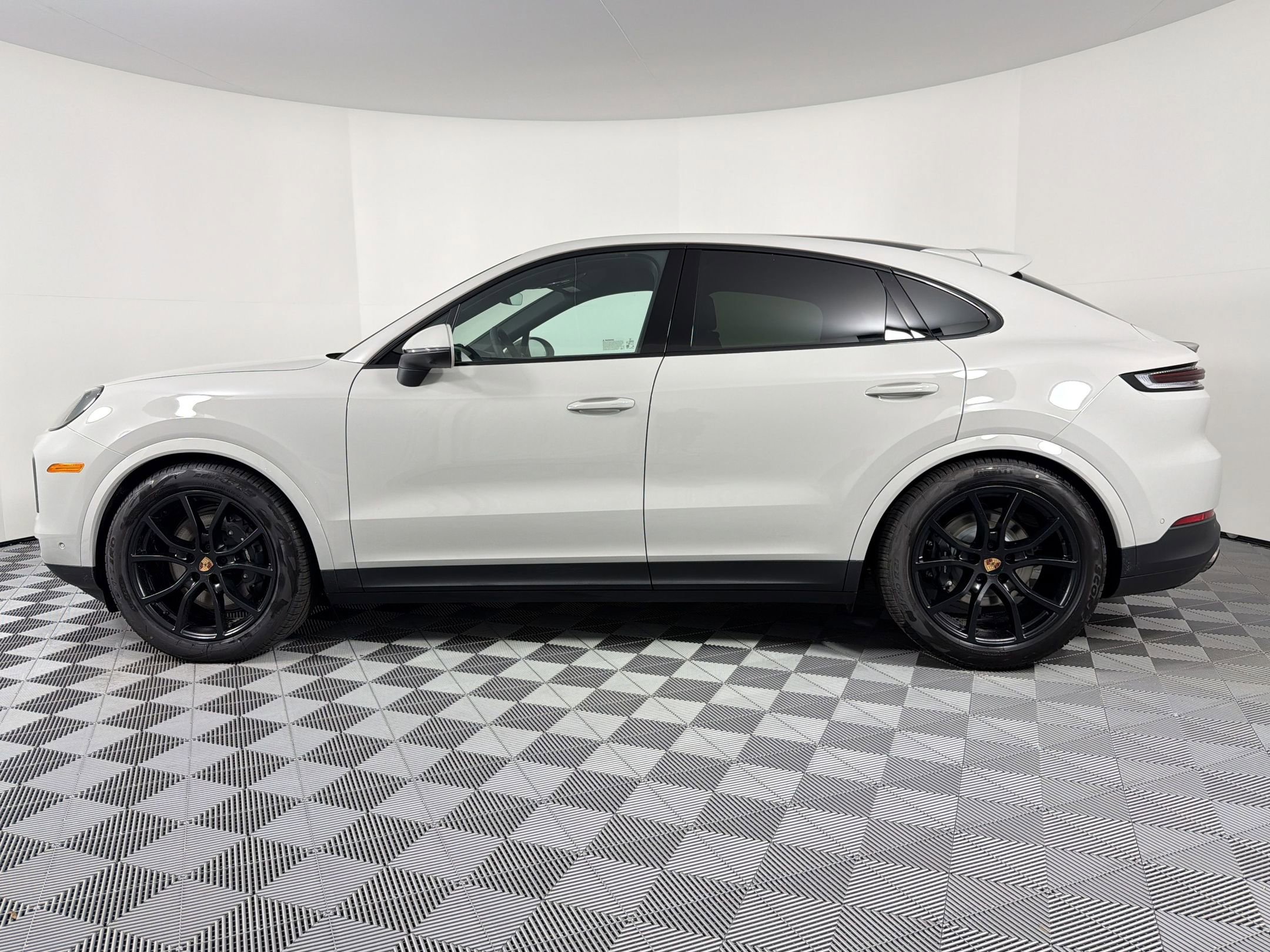 New 2026 Porsche Cayenne Coupe AWD/4WD image 2