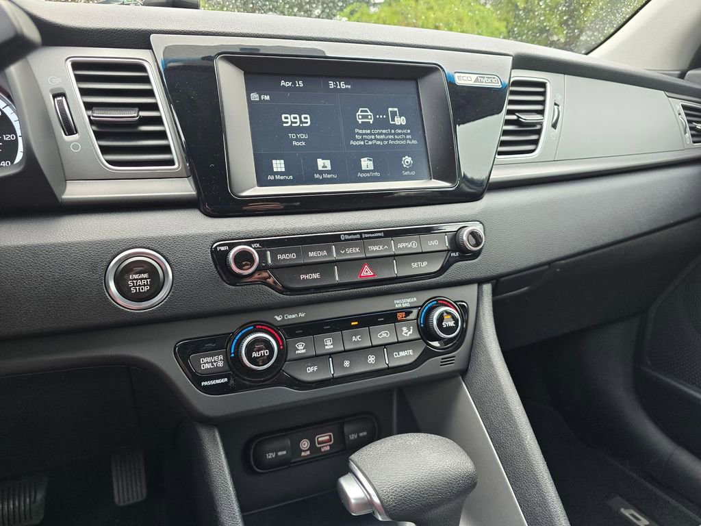 Used 2017 Kia Niro LX image 20