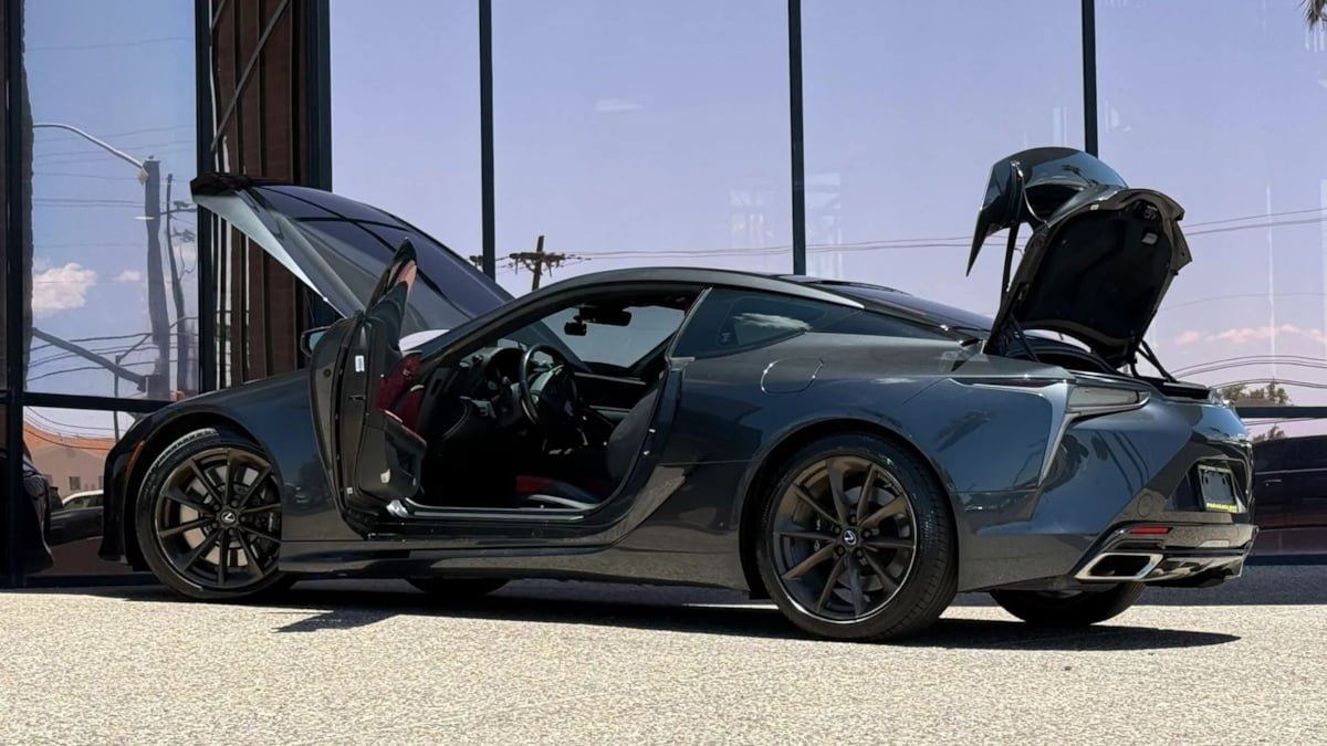 Used 2018 Lexus LC 500 Coupe w/ Touring Package RWD image 29