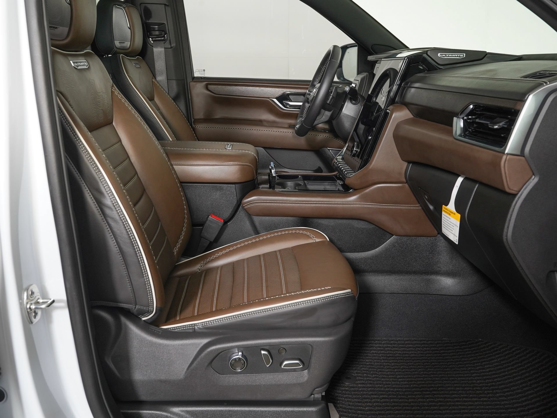 Used 2026 GMC Yukon Denali Ultimate AWD/4WD image 10