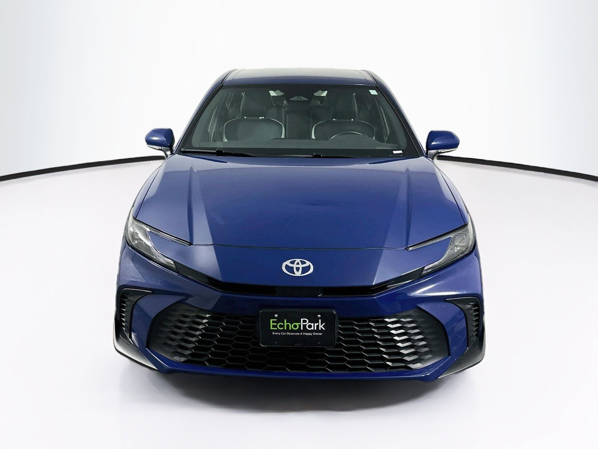 Used 2025 Toyota Camry SE FWD image 2