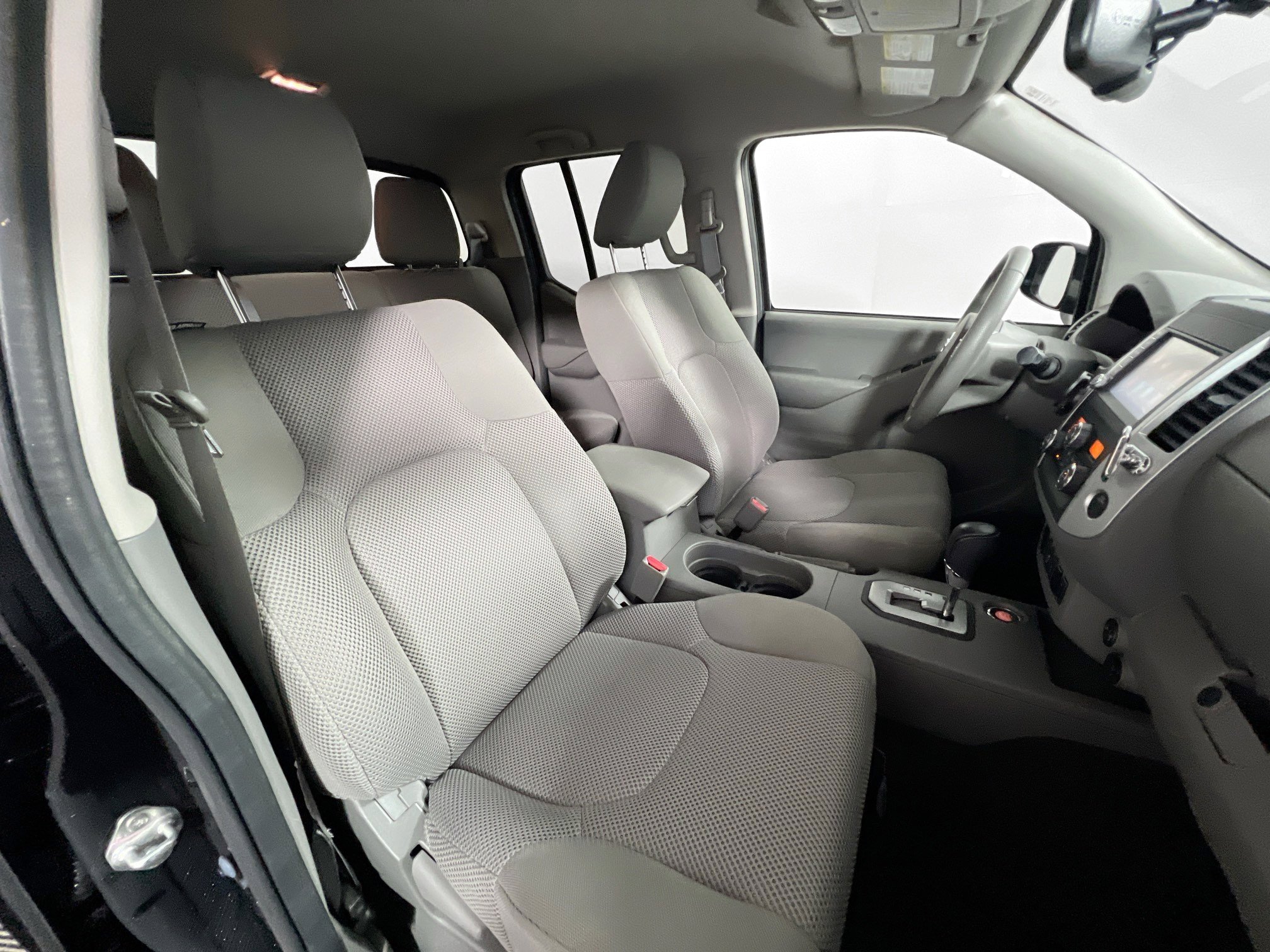 Used 2021 Nissan Frontier SV w/ Midnight Edition Floor Mats image 30