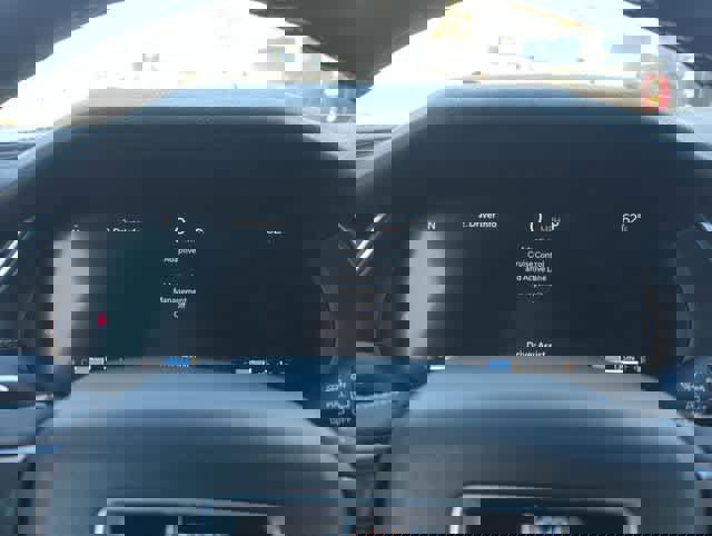 Used 2025 Jeep Grand Cherokee Laredo image 32