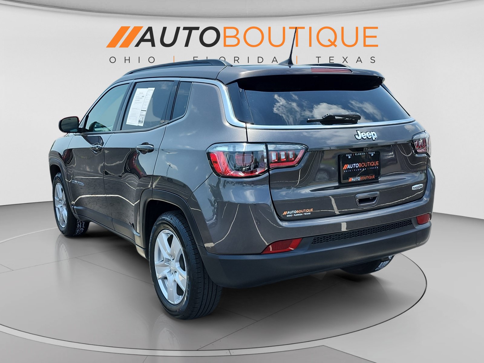 Used 2022 Jeep Compass Latitude FWD image 3