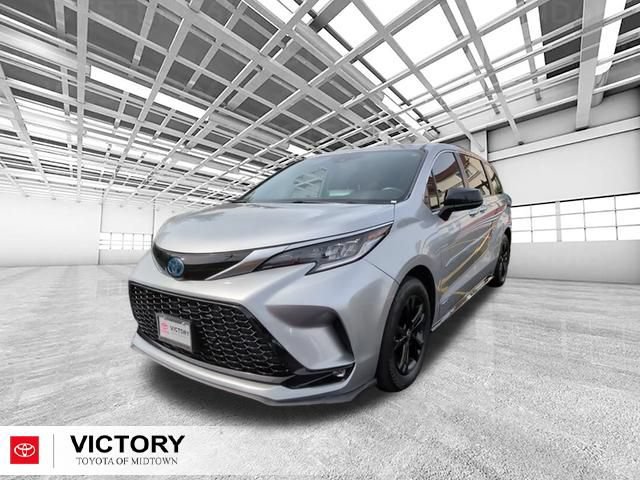 Certified 2021 Toyota Sienna XSE AWD/4WD image 7
