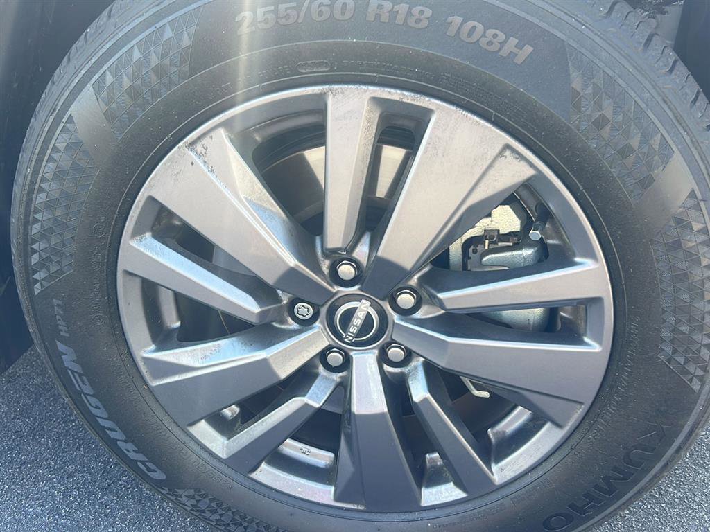 Used 2022 Nissan Pathfinder SV w/ SV Black Package image 9