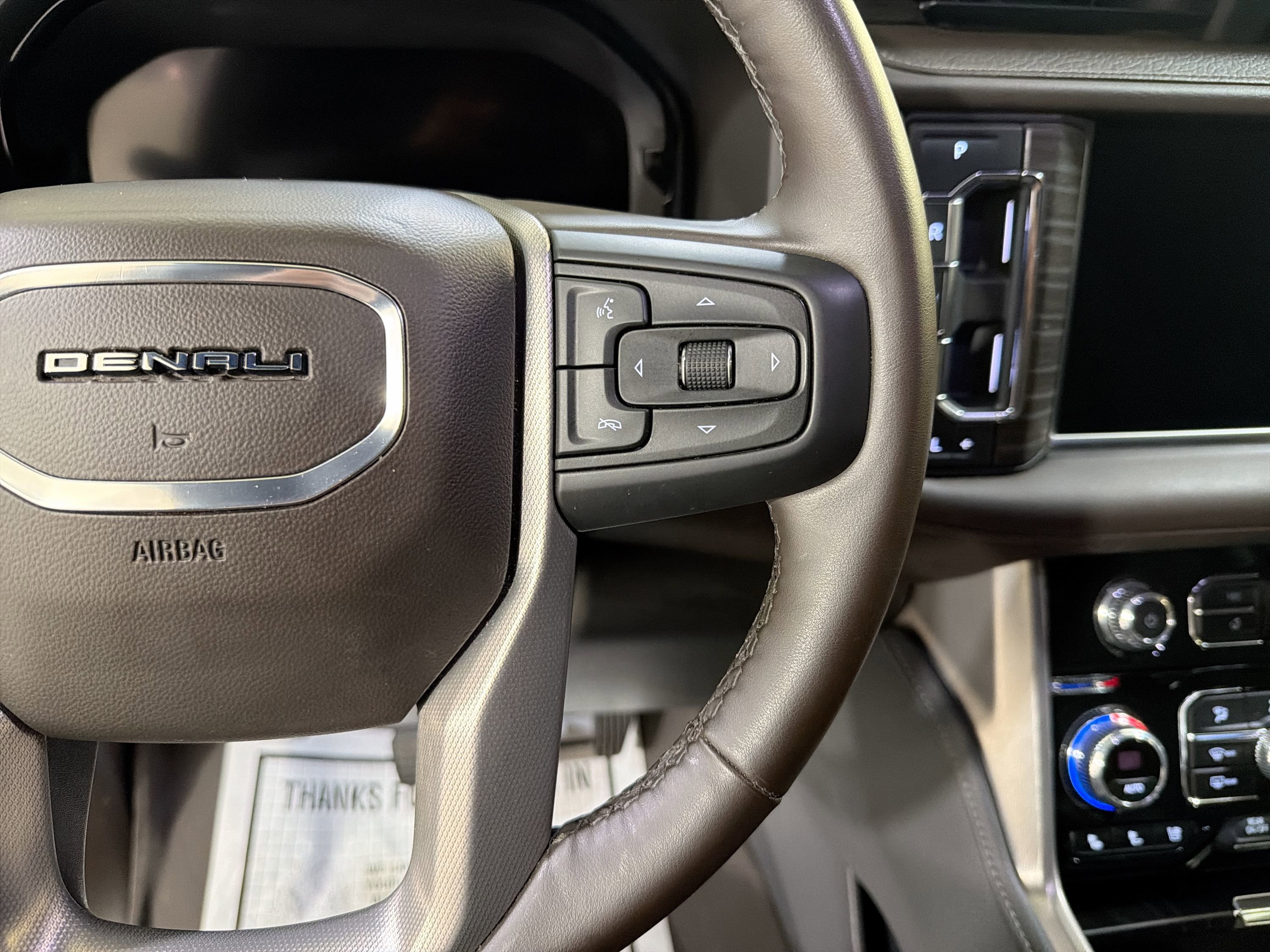 Used 2023 GMC Yukon XL Denali AWD/4WD image 15