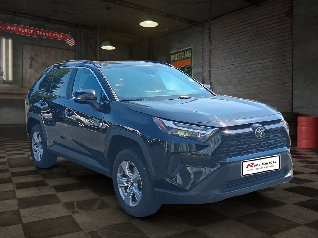 Used 2025 Toyota RAV4 XLE AWD/4WD image 2