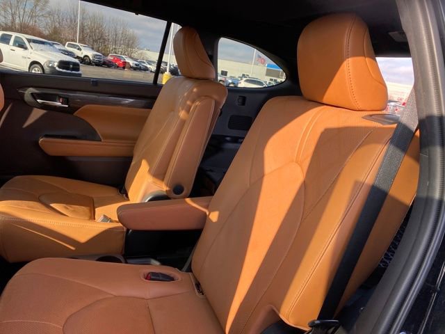 Used 2020 Toyota Highlander Platinum image 19