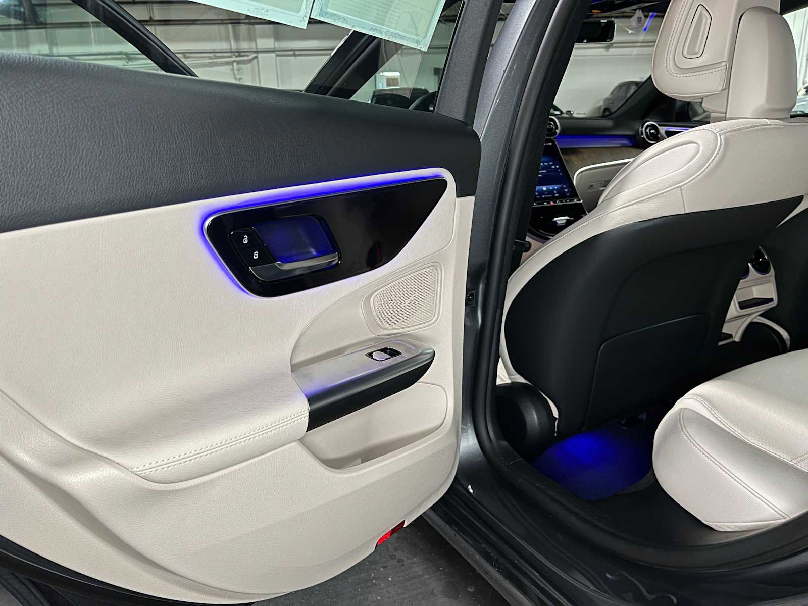 Used 2025 Mercedes-Benz C 300 4MATIC Sedan image 18