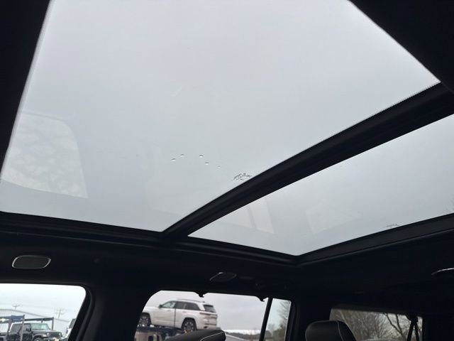 Used 2024 Jeep Grand Wagoneer L Series III image 33