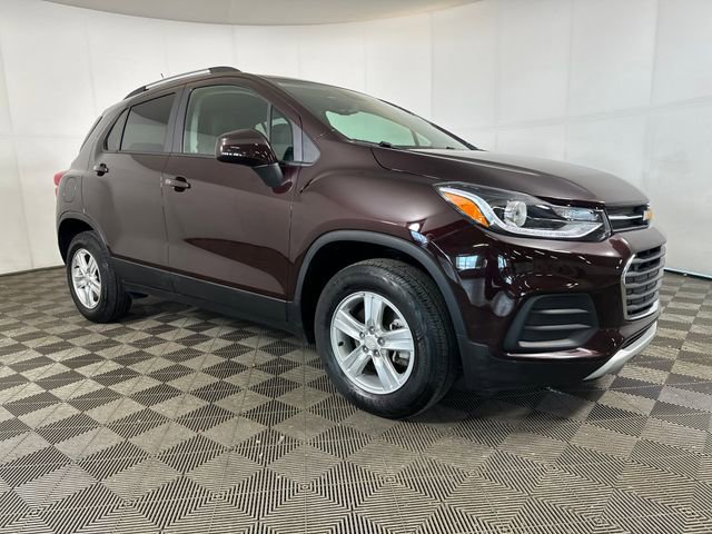 Used 2022 Chevrolet Trax LT w/ LT Convenience Package image 2