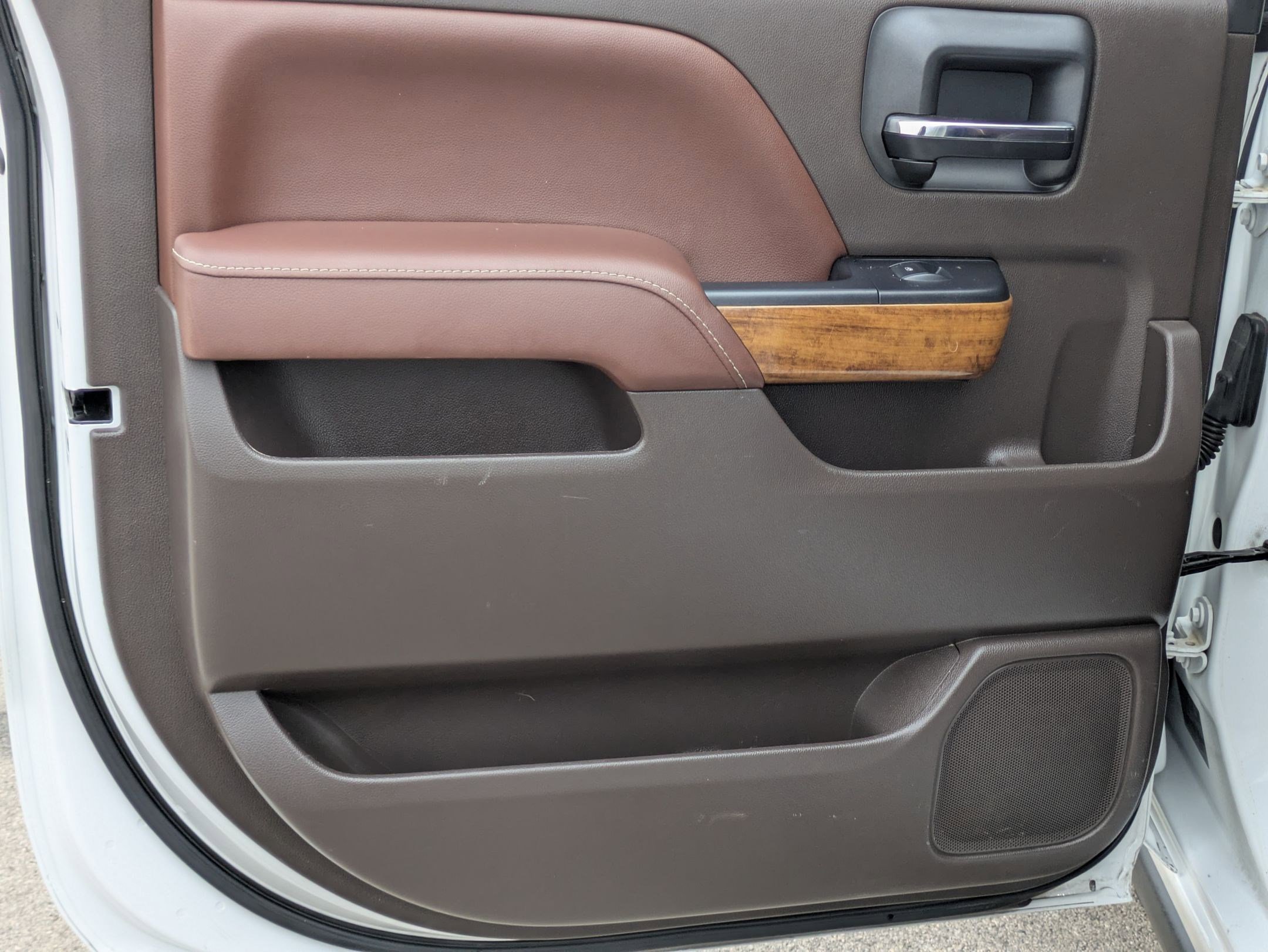 Used 2016 Chevrolet Silverado 1500 High Country w/ High Country Premium Package image 14