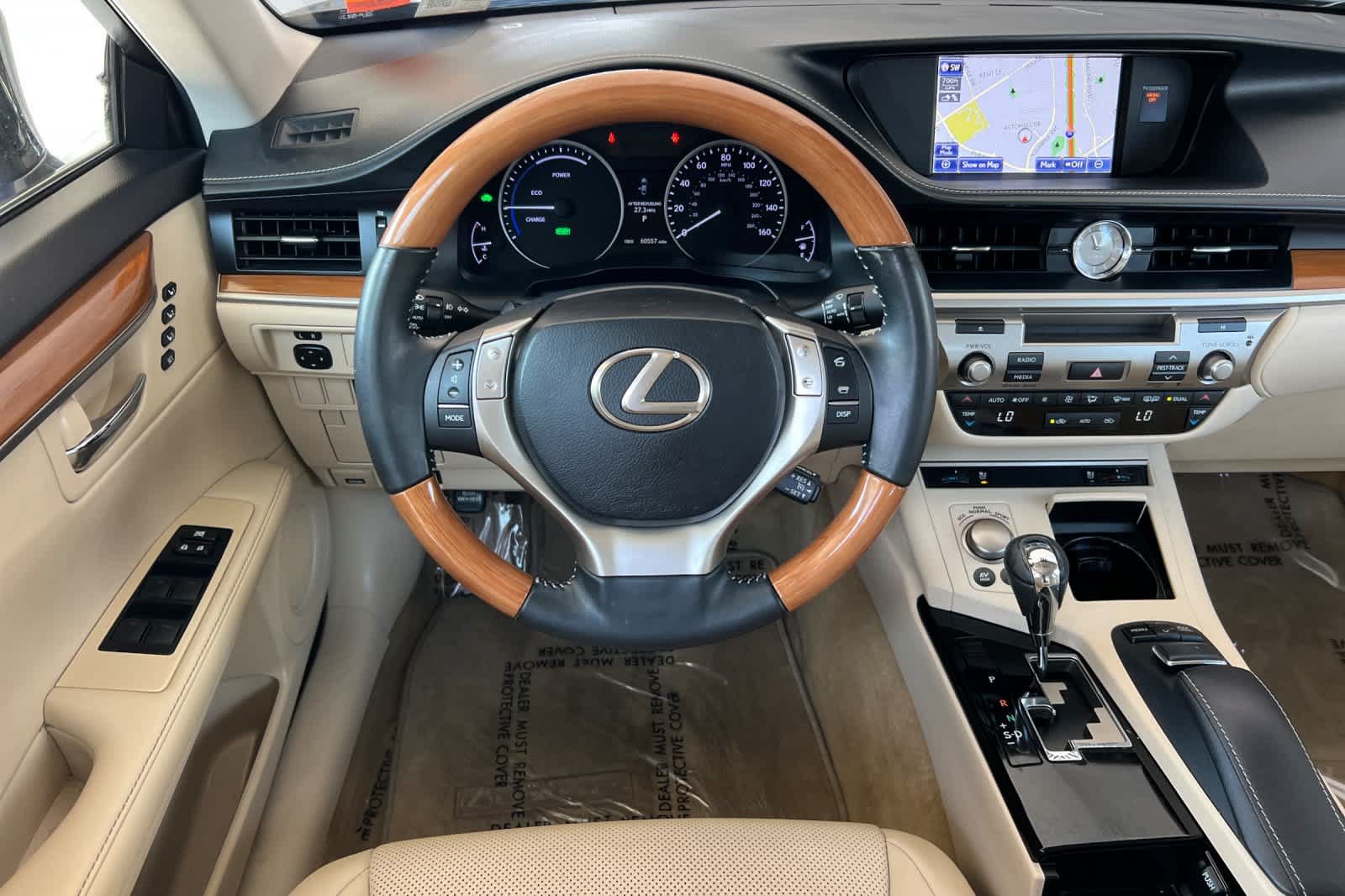Used 2014 Lexus ES 300h w/ Premium Package w/Bamboo Trim FWD image 15