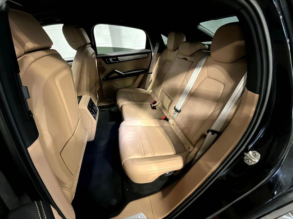 Certified 2023 Porsche Cayenne Platinum Edition AWD/4WD image 22