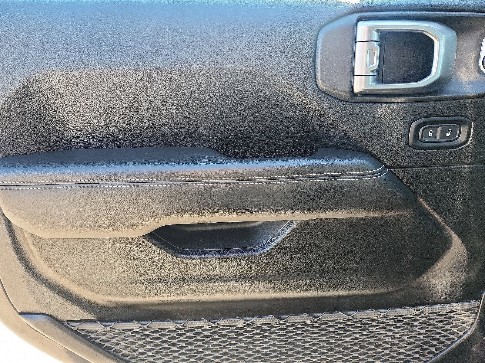 Used 2019 Jeep Wrangler Unlimited Sahara image 13