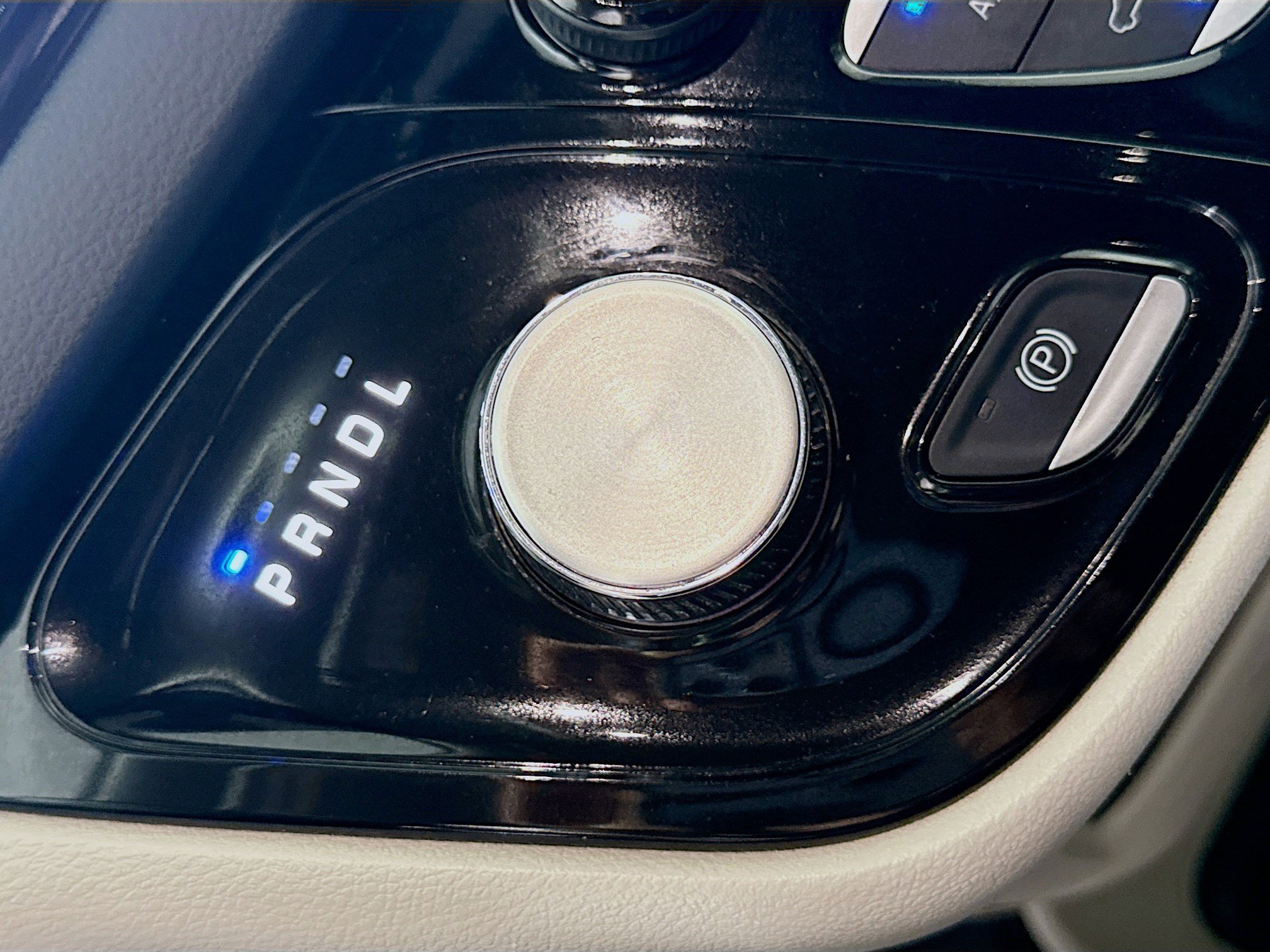 Used 2024 Chrysler Pacifica Touring-L FWD image 20