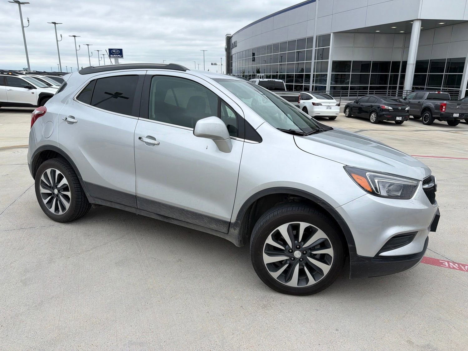 Used 2021 Buick Encore Preferred AWD/4WD image 2