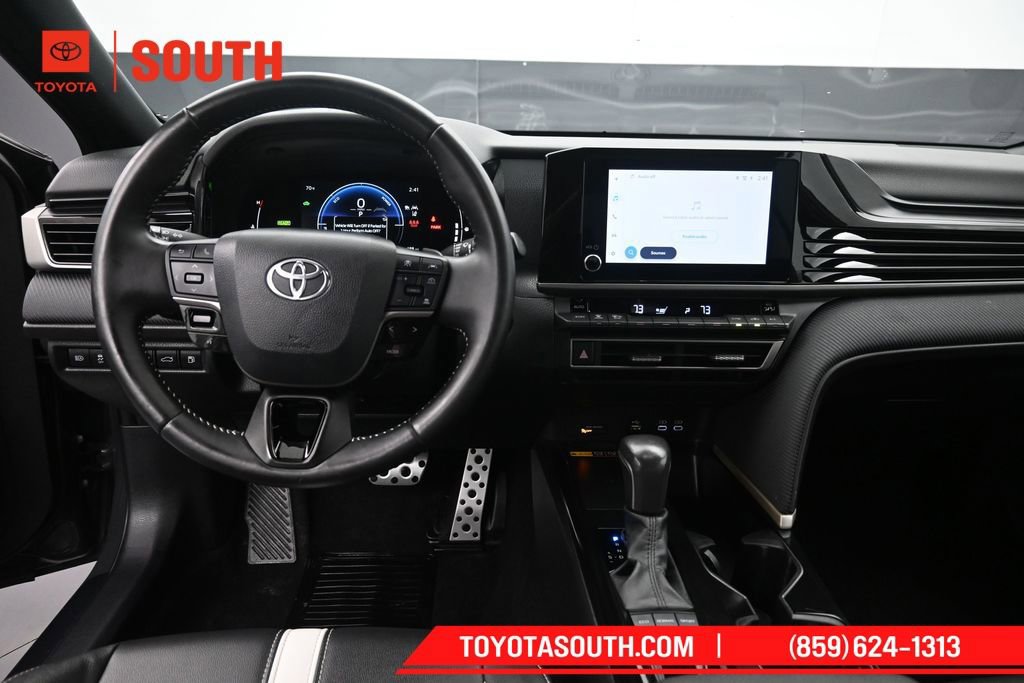 Used 2025 Toyota Camry SE FWD image 11