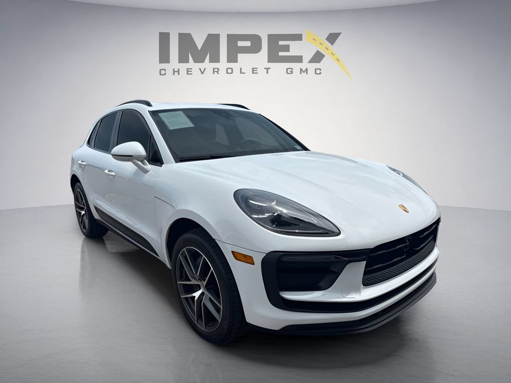 Used 2024 Porsche Macan AWD/4WD image 10