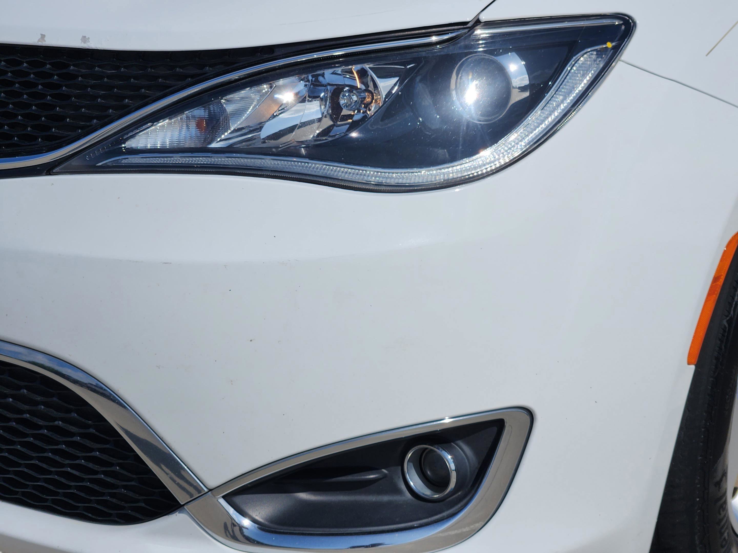 Used 2017 Chrysler Pacifica Touring-L Plus image 28