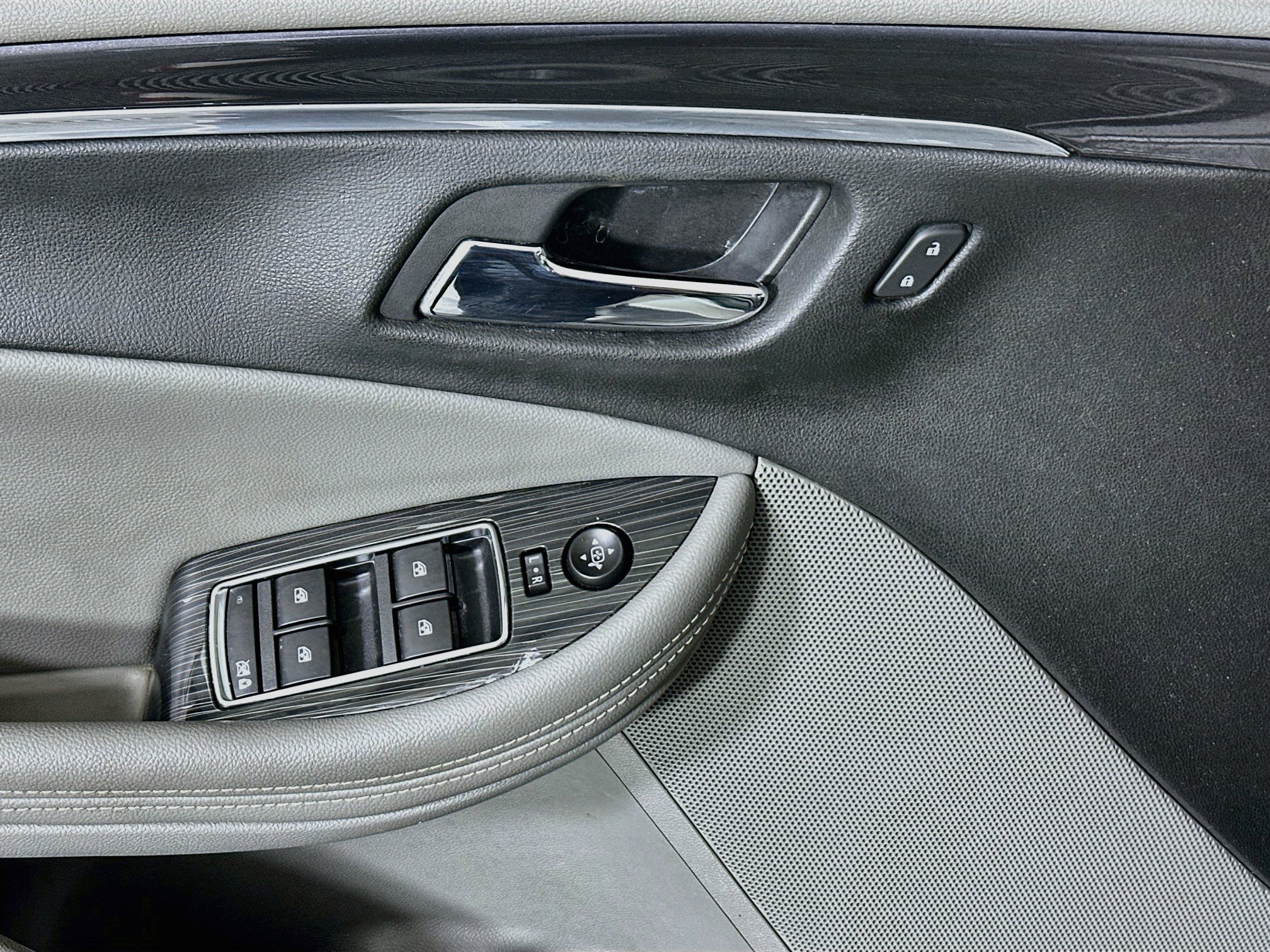 Used 2018 Chevrolet Impala LT FWD image 14
