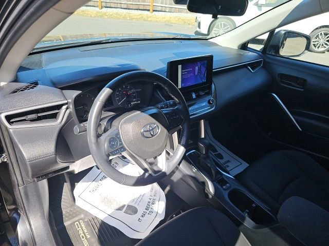 Used 2023 Toyota Corolla Cross LE AWD/4WD image 13