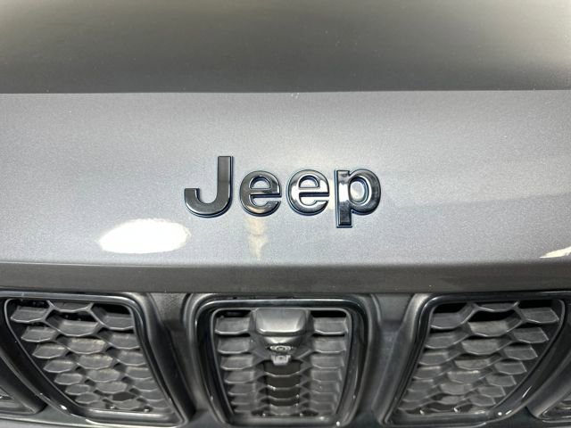 Used 2022 Jeep Grand Cherokee Trailhawk image 9