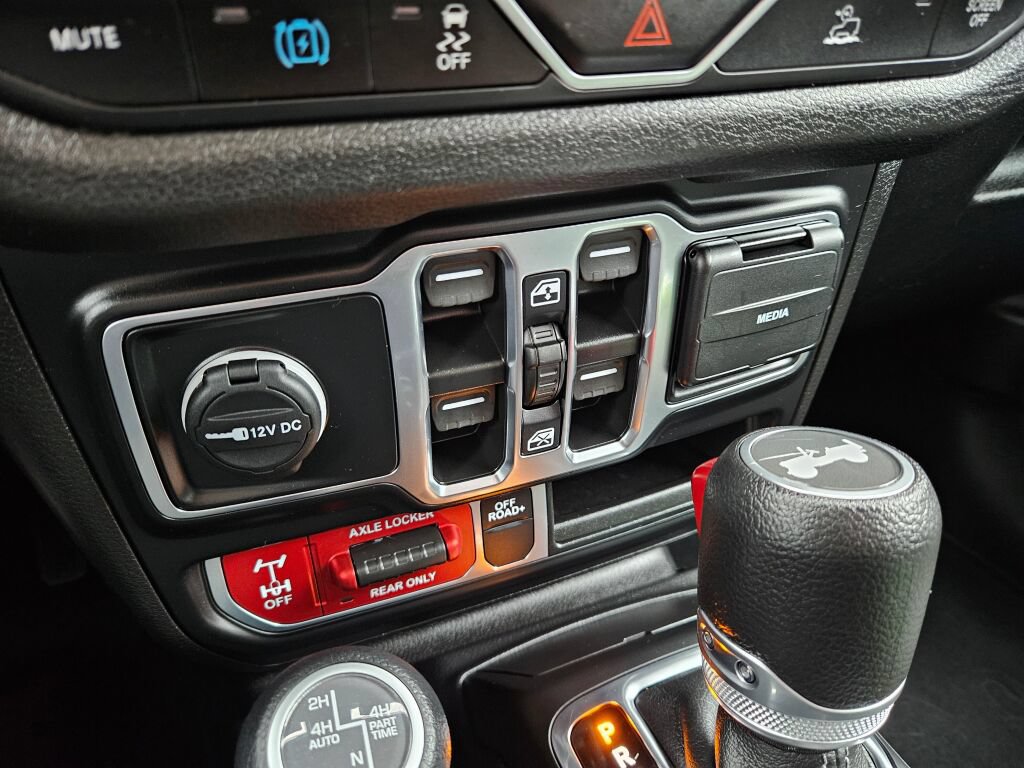 Used 2024 Jeep Wrangler Unlimited AWD/4WD image 26