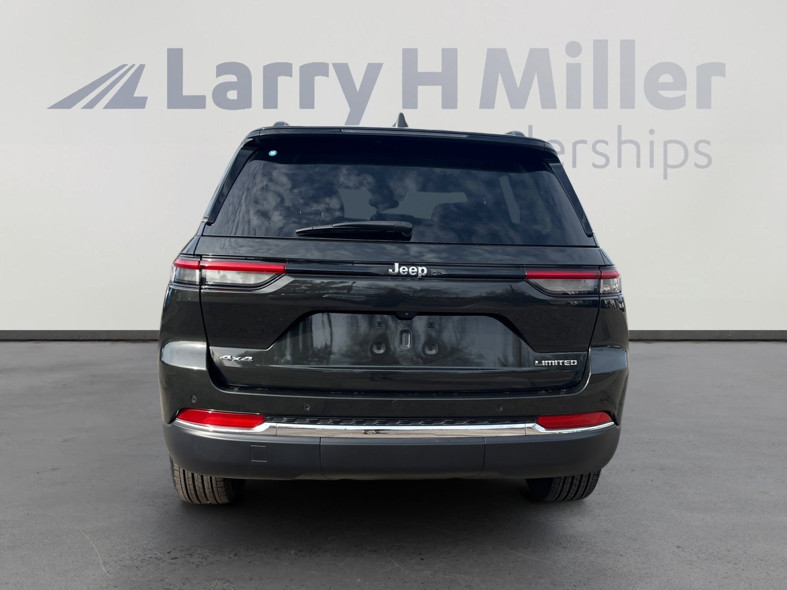 Certified 2024 Jeep Grand Cherokee Limited image 4