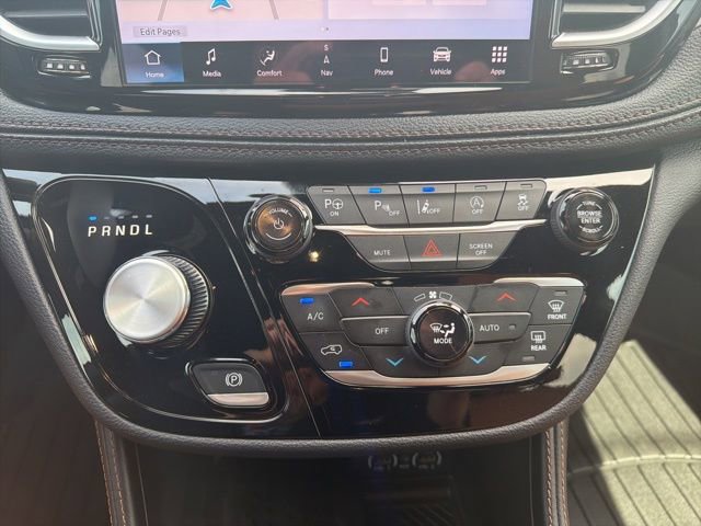 Used 2025 Chrysler Pacifica Pinnacle w/ Trailer Tow Group AWD/4WD image 22