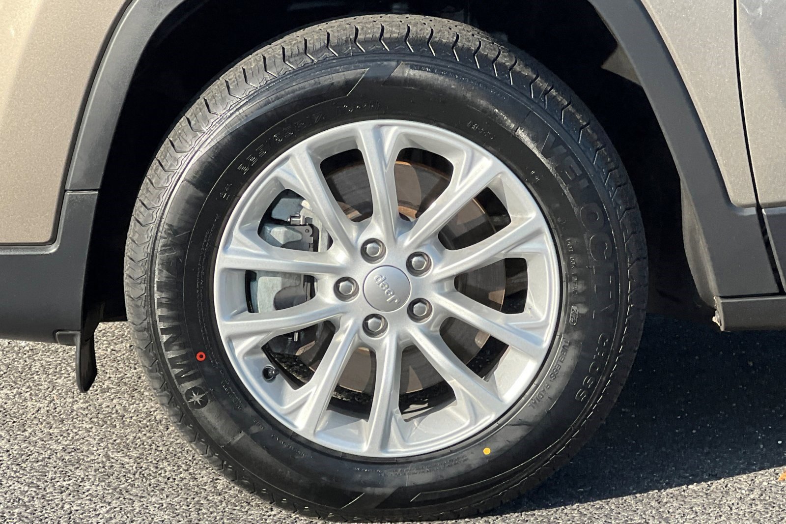 Used 2020 Jeep Cherokee Latitude image 11