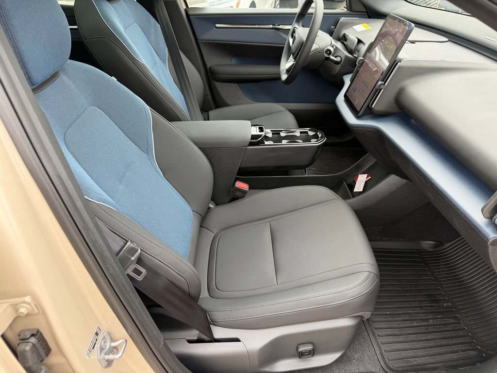 New 2026 Volvo EX30 Plus w/ Protection Package Premier AWD/4WD image 9