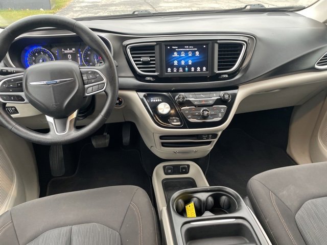 Used 2020 Chrysler Pacifica Touring w/ Tire & Wheel Group image 3