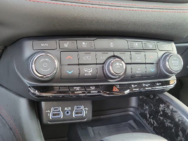 Used 2023 Dodge Durango R/T RWD image 28
