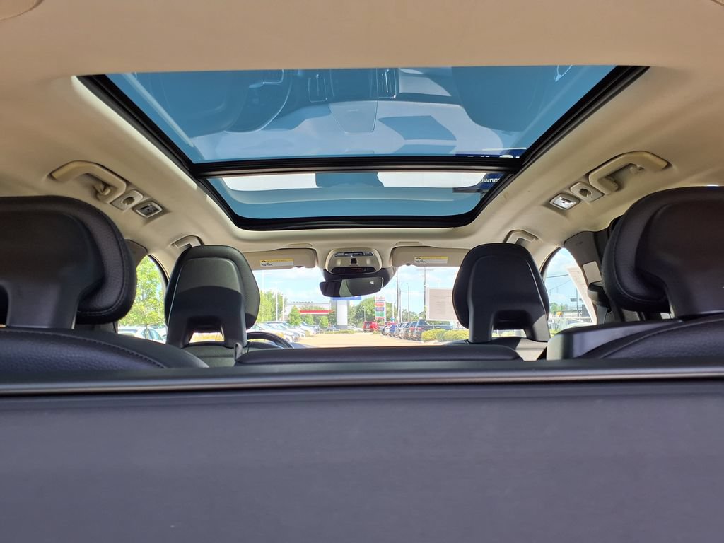 Used 2019 Volvo XC60 T5 Momentum w/ Multimedia Package AWD/4WD image 26