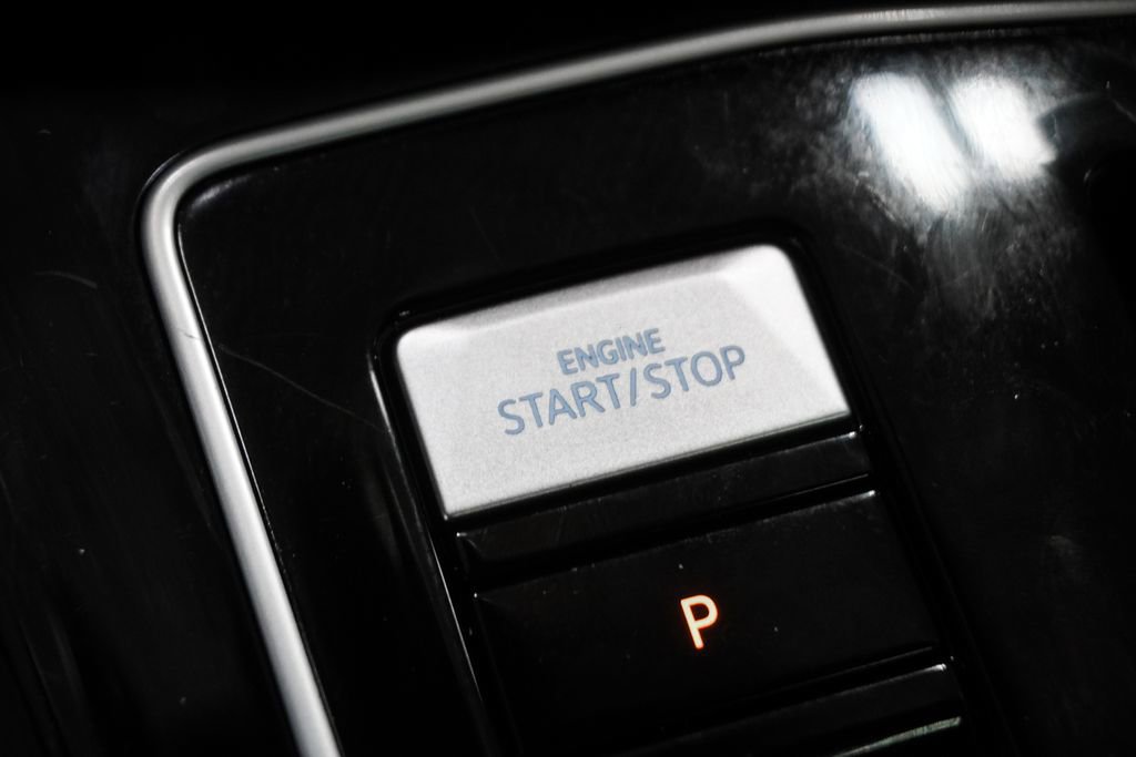 Used 2024 Volkswagen Golf R image 31