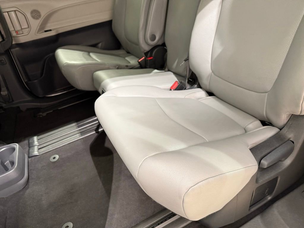 Certified 2024 Toyota Sienna XLE image 21