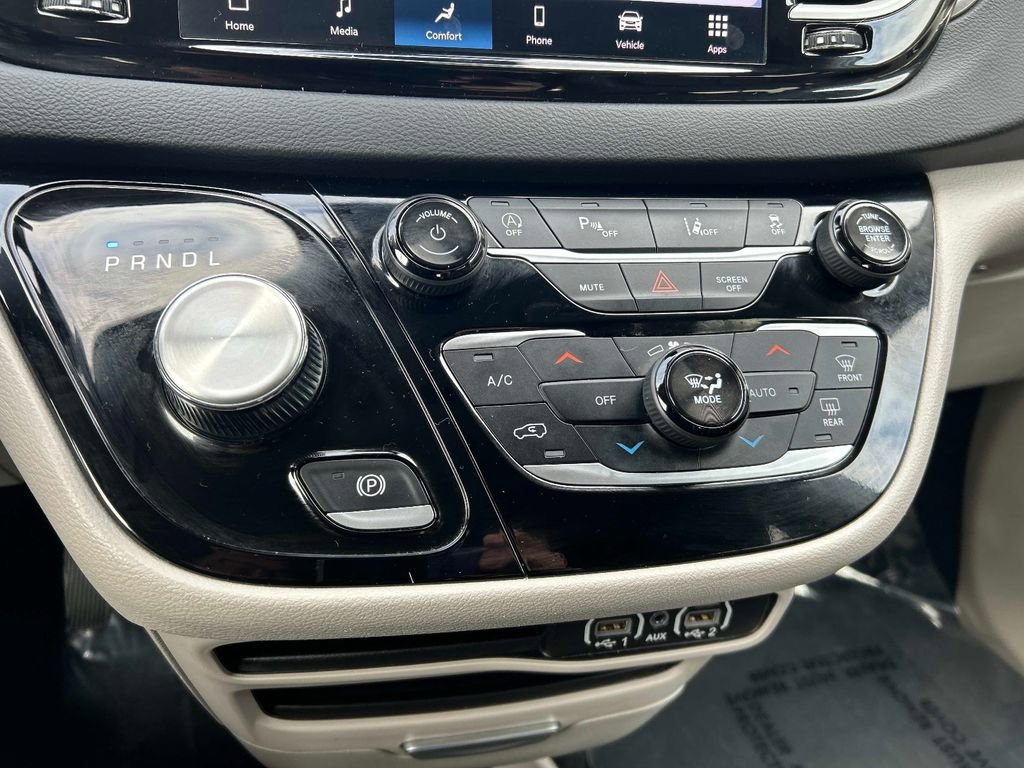 Used 2024 Chrysler Pacifica Touring-L image 32
