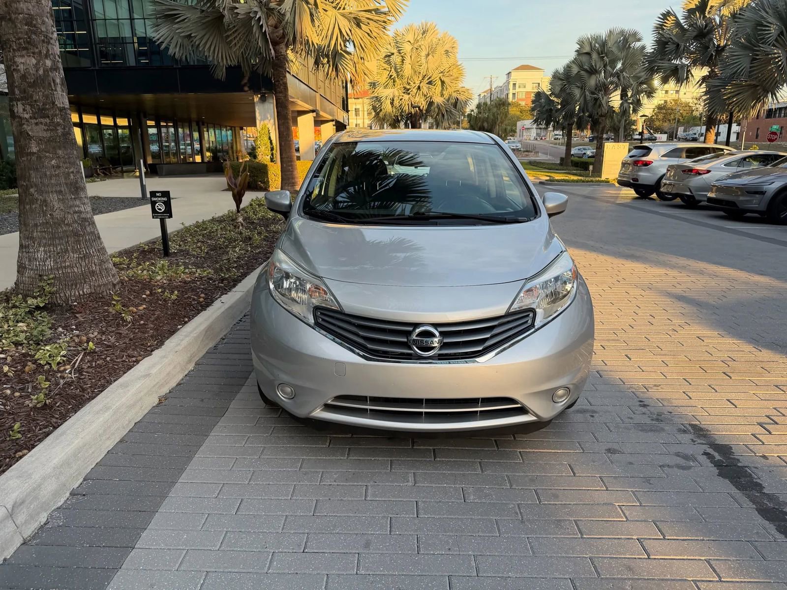 Used 2016 Nissan Versa Note SV image 2