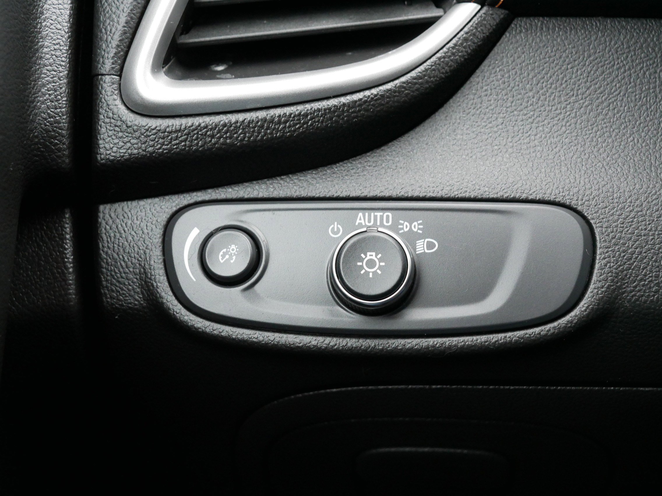 Used 2022 Chevrolet Trax LS w/ Tint and Cruise Package image 26